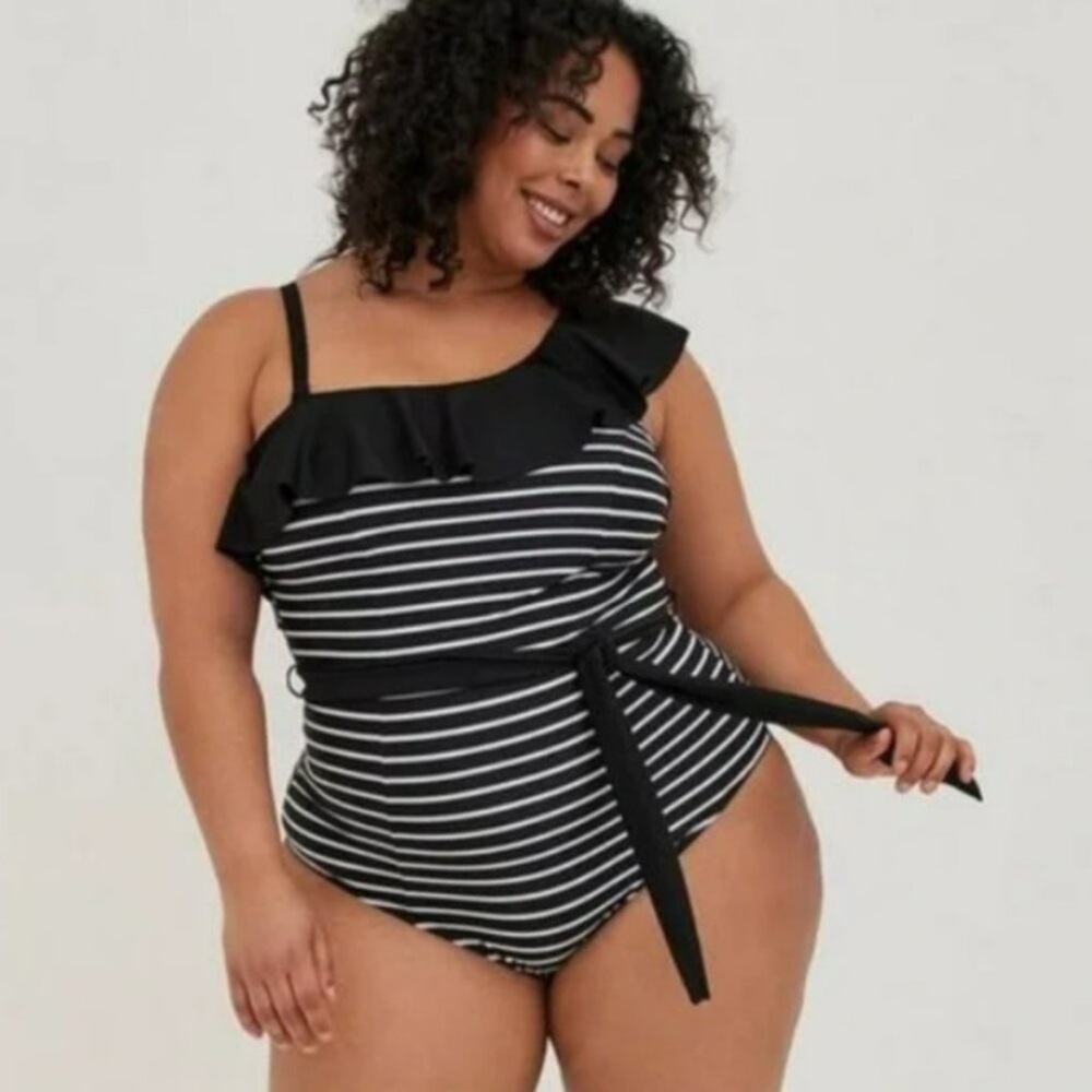 Retro Chic Black and White Striped One-Shoulder Swimsuit
